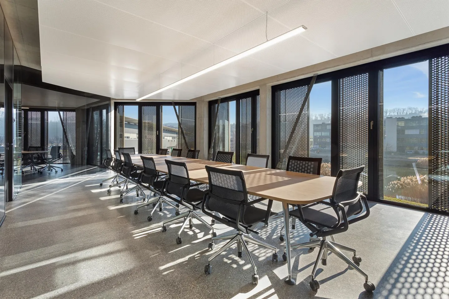Espace de bureau moderne à Y-Parc - Photo 4 sur 7