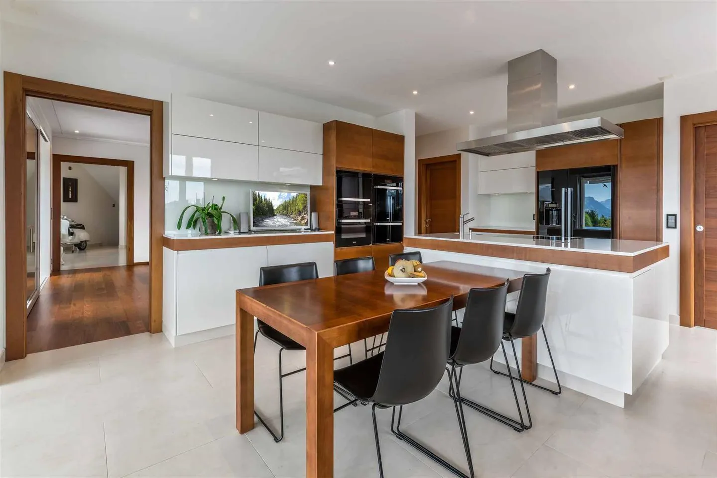 Divine 10-Room Property with Stunning Views of the Freiburg Pre-Alps for Sale in Sorens (Gruyère) - Photo 13 of 13