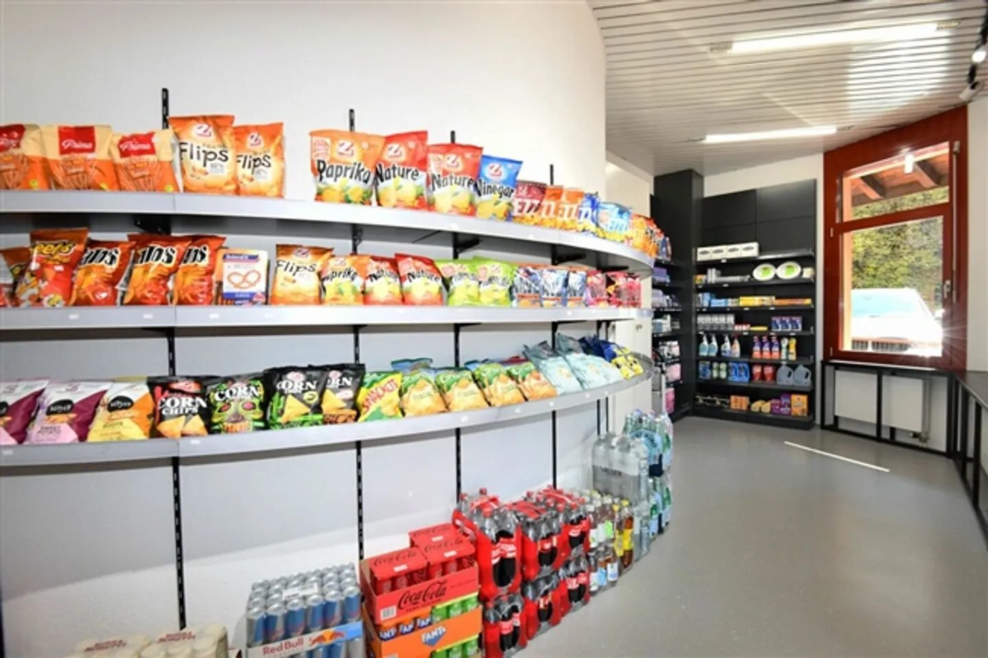 BOUTIQUE AU COEUR DE WALLISELLEN - Photo 6 sur 9