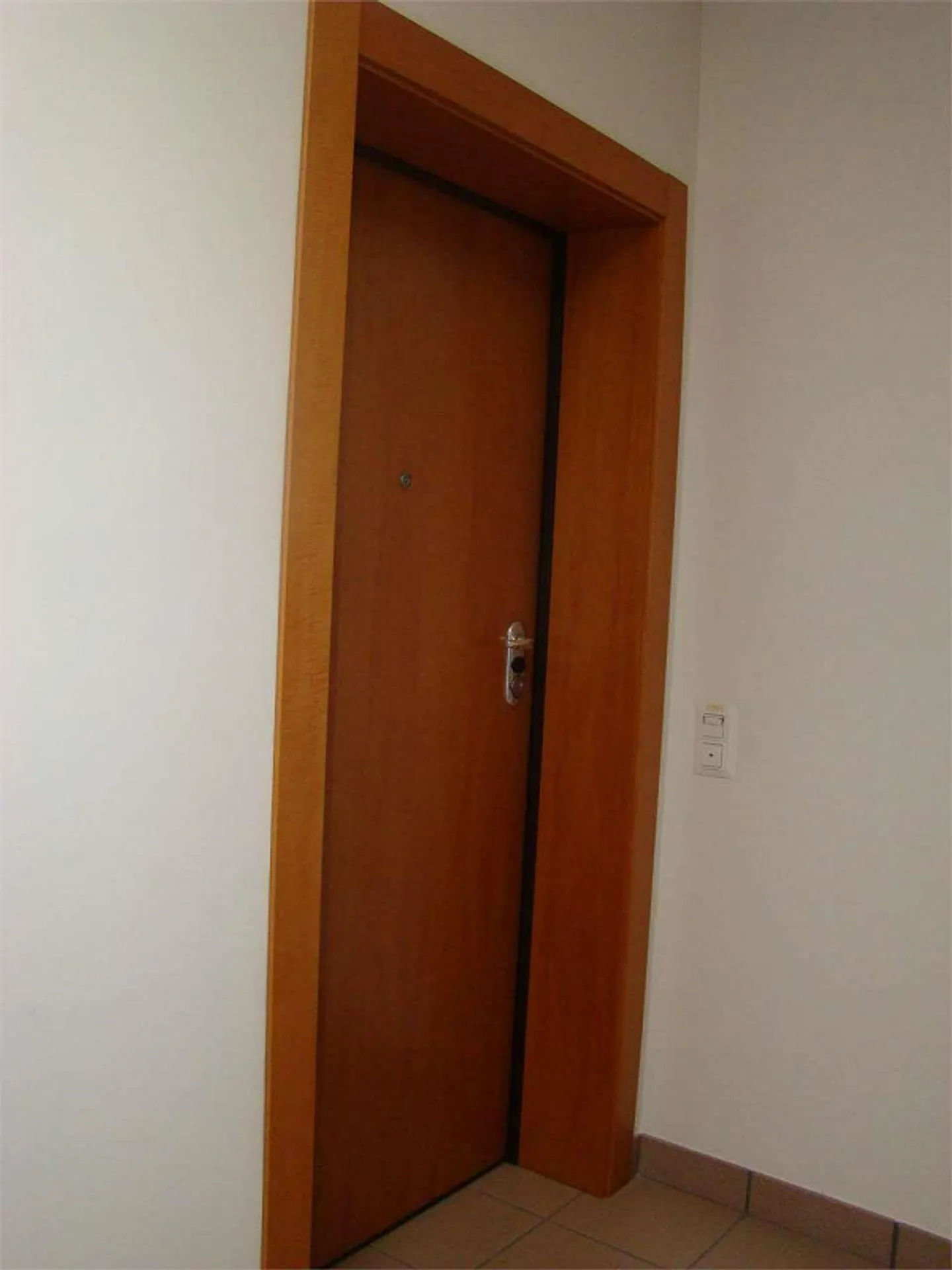 Penthouse spacieux et lumineux de 4,5 pièces à Chiasso avec vue dégagée - Photo 2 sur 13