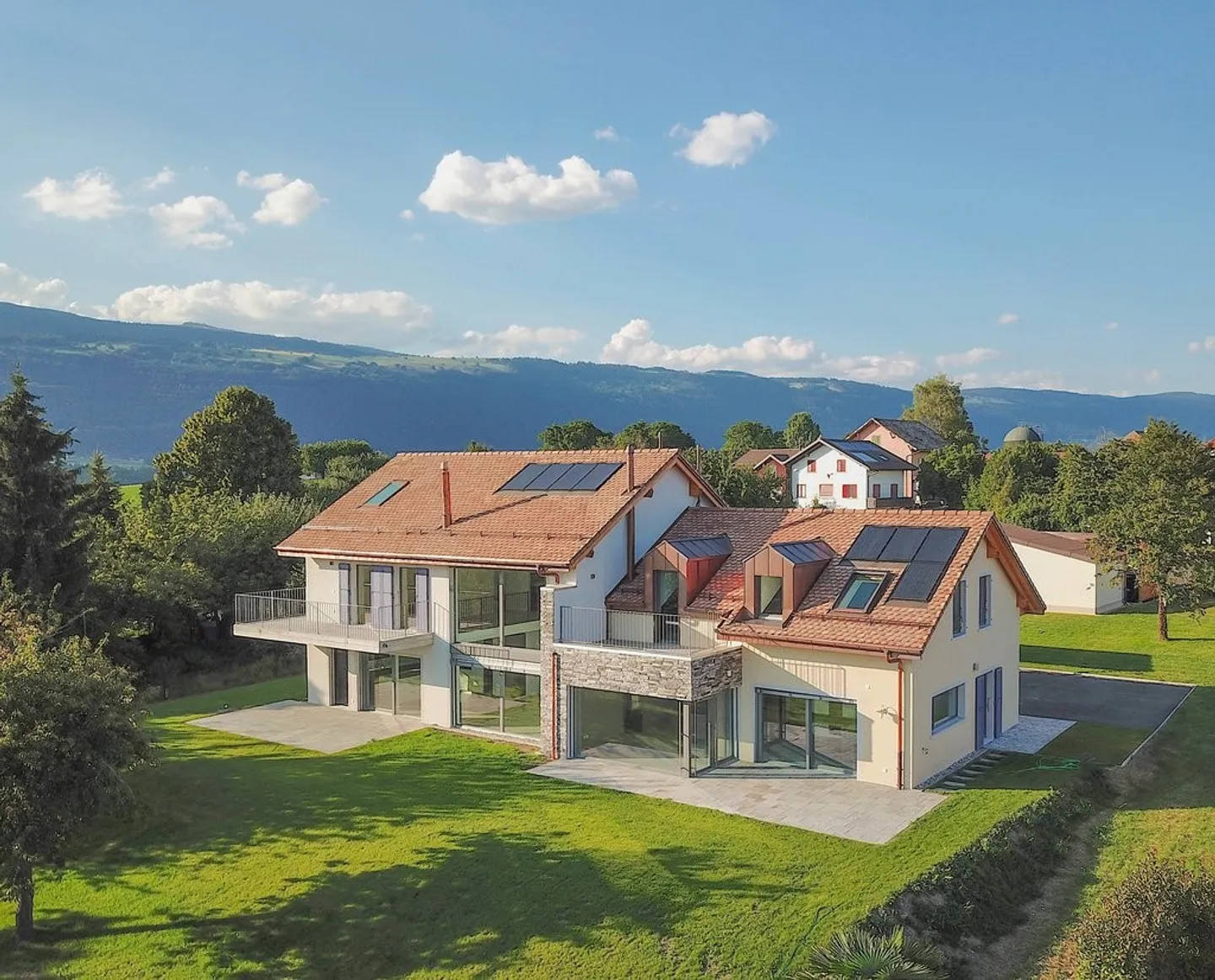 Appartement 6.5 pièces - Photo 1 sur 12