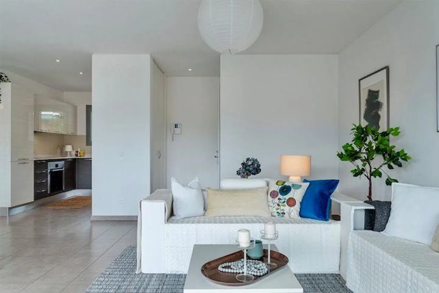 Gravesano - elegantes 2,5-Zimmer-Apartment mit großer Panoramaterrasse - Foto 2 von 27