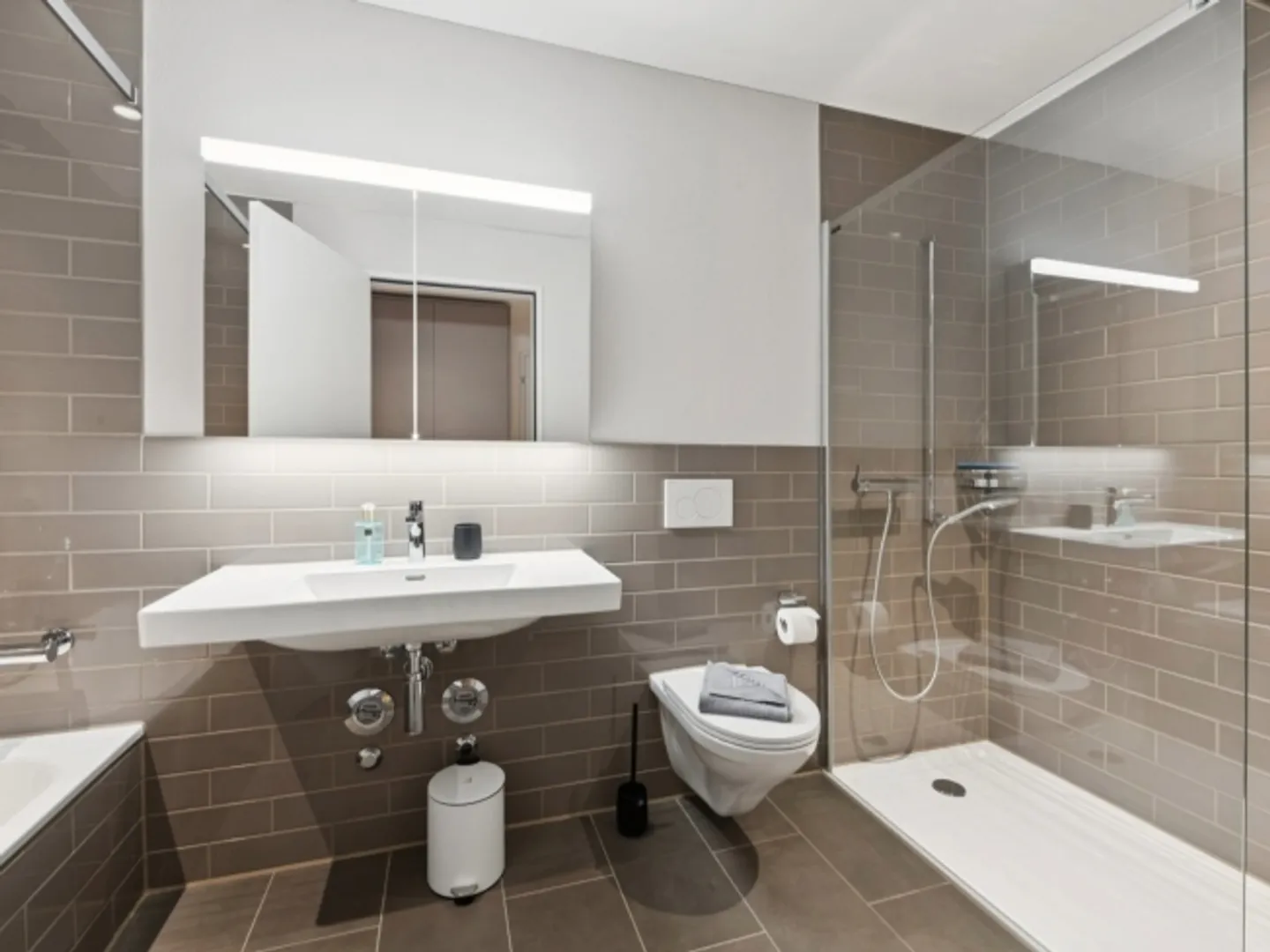 Appartements meublés avec une ambiance de Madrid directement dans le plus grand centre commercial de Suisse! - Photo 8 sur 11