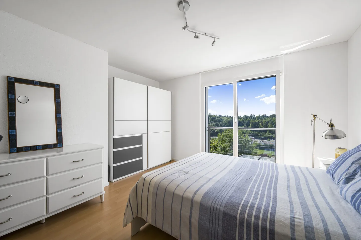 Geräumiges Haus mit atemberaubender Aussicht - Foto 9 von 18