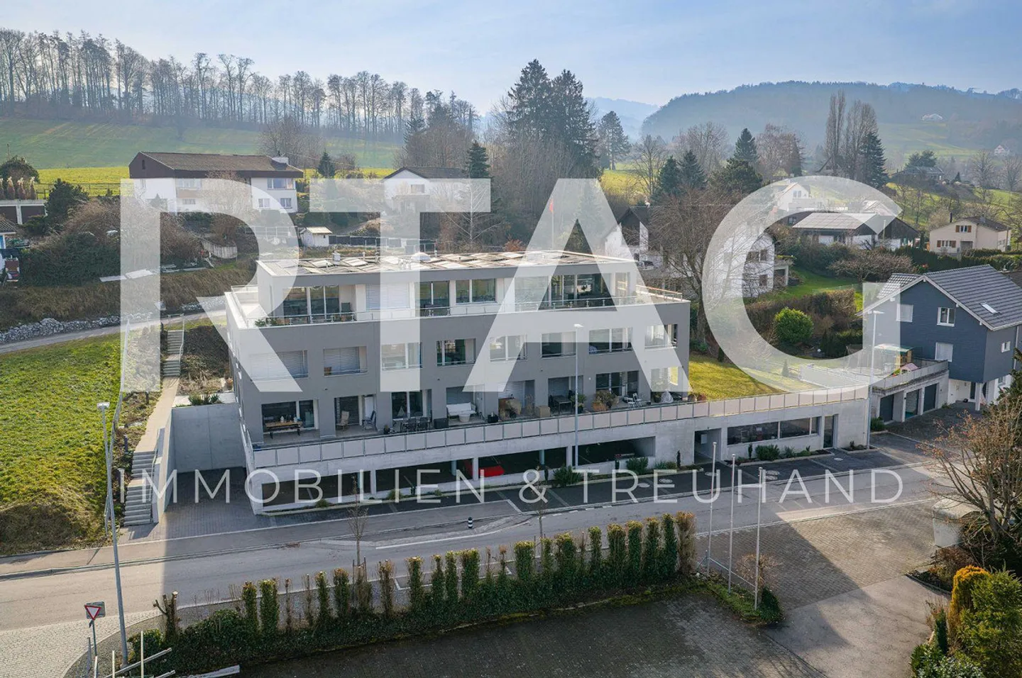 Parcheggio esterno - Foto 1 di 3