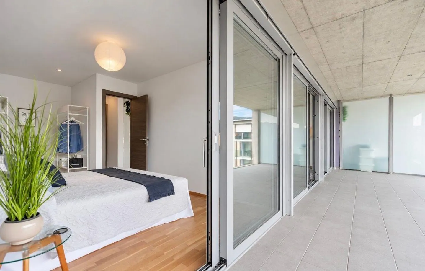 Gravesano - elegantes 2,5-Zimmer-Apartment mit großer Panoramaterrasse - Foto 21 von 27