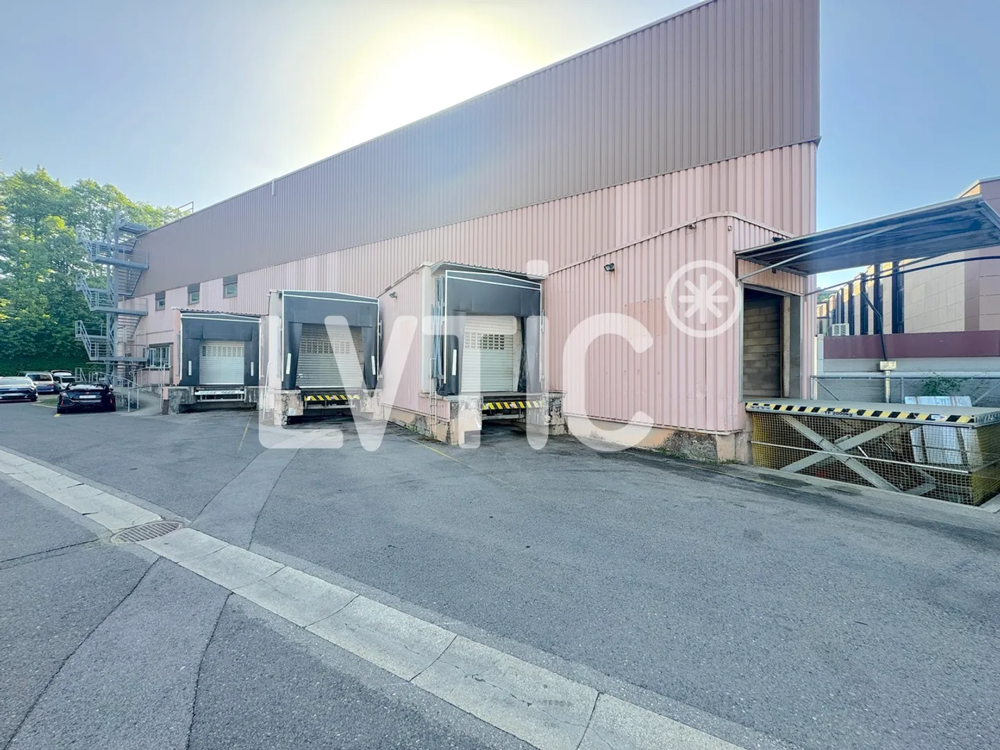 Entrepôt de 291 m2 à louer près de Vevey - Photo 2 sur 5