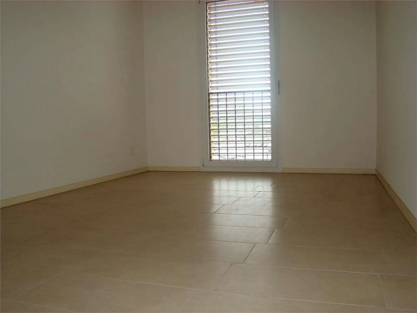 Penthouse spacieux et lumineux de 4,5 pièces à Chiasso avec vue dégagée - Photo 11 sur 13