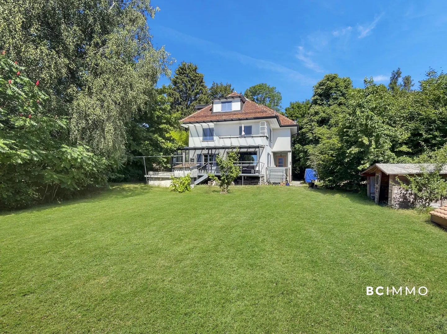 Charmante Villa mit Großem Garten - Foto 1 von 13