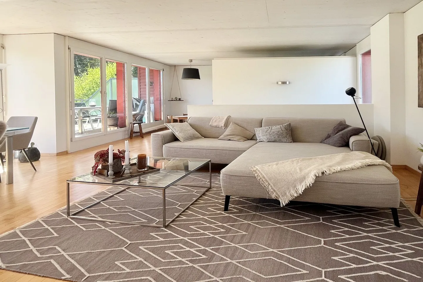 Central Located Maisonette Penthouse Apartment with View into the Green - Photo 2 of 10