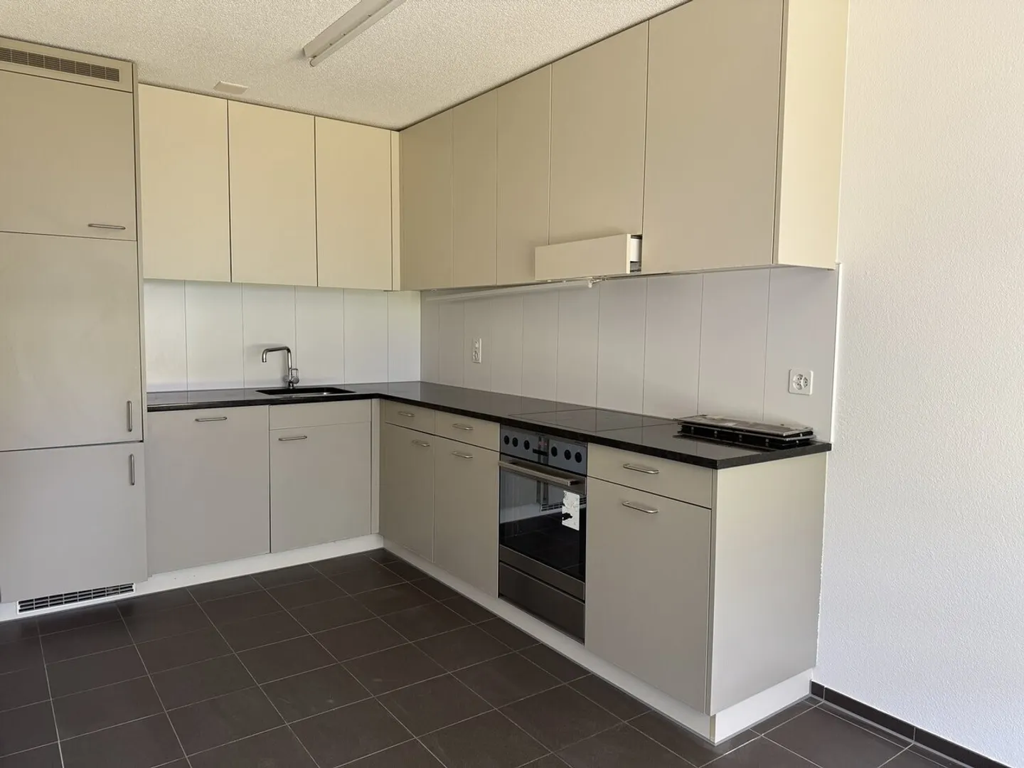 Appartement moderne 4.5 pièces avec balcon - Photo 4 sur 8