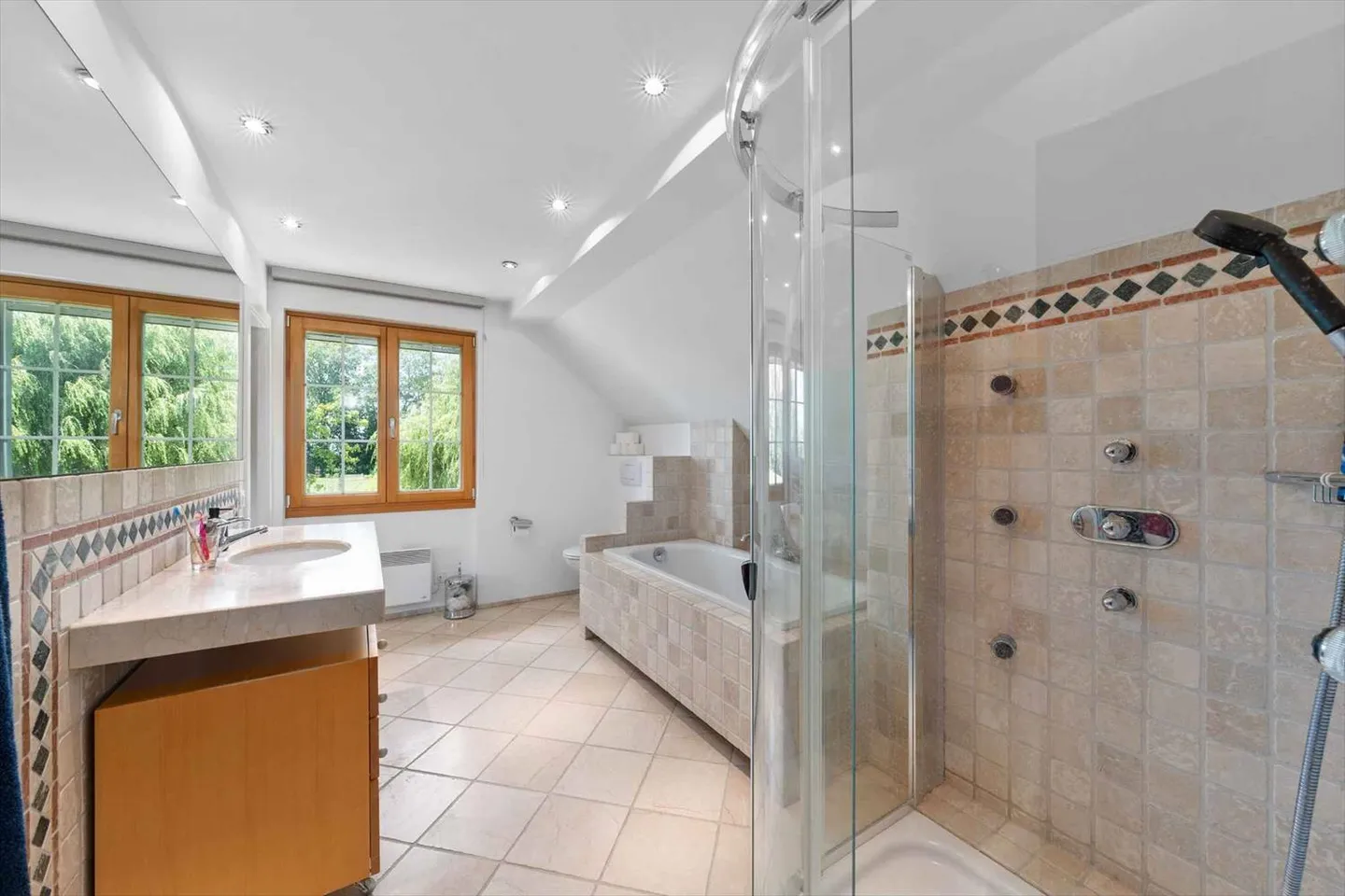 Propriété vaudoise de caractère au cour d'un écrin de verdure - Photo 8 sur 11