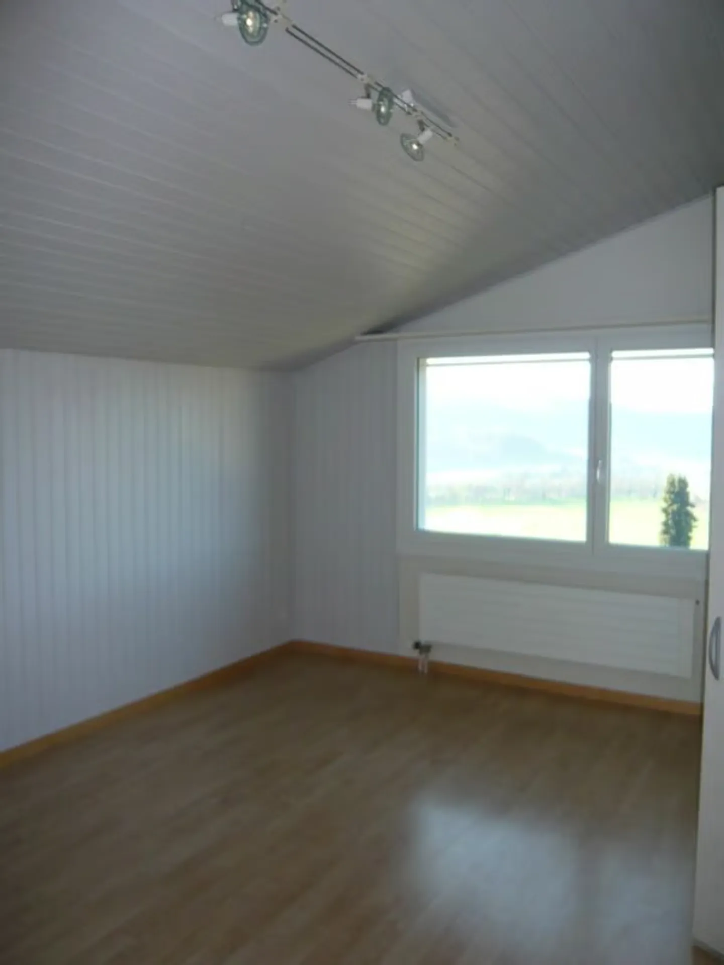 Sonnige 2-Zimmer-Wohnung mit Aussicht - Foto 5 von 5