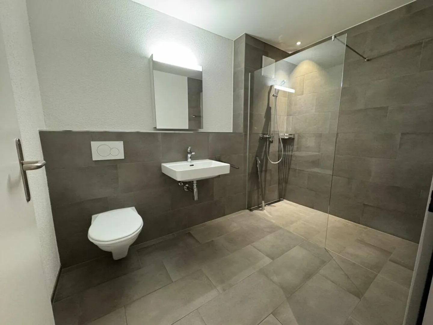 Bright 2.5 room apartment with wide views and large balcony - Photo 6 of 10