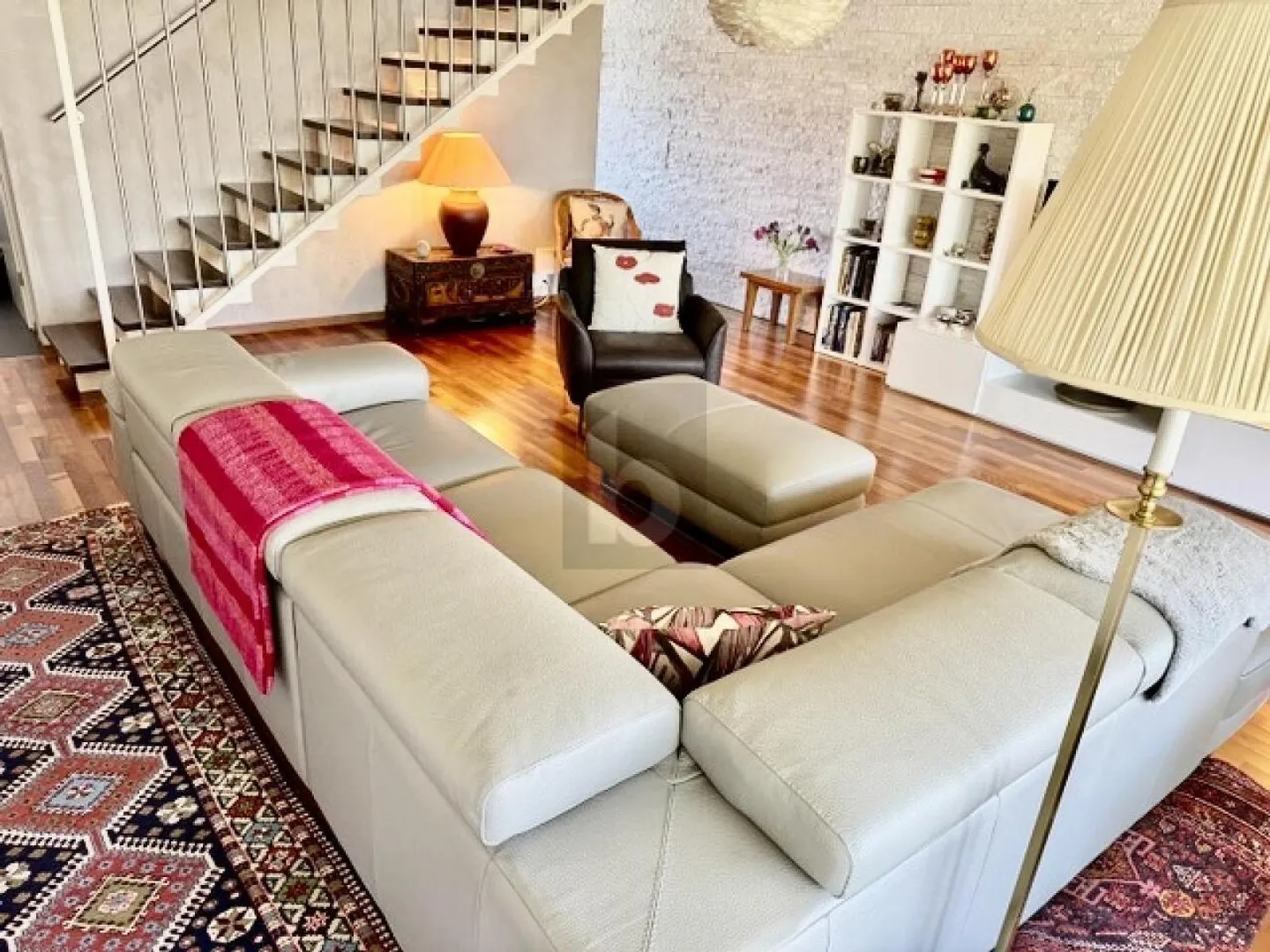 SPLENDID AND SPACIOUS WITH TWO BALCONIES - Photo 5 of 6