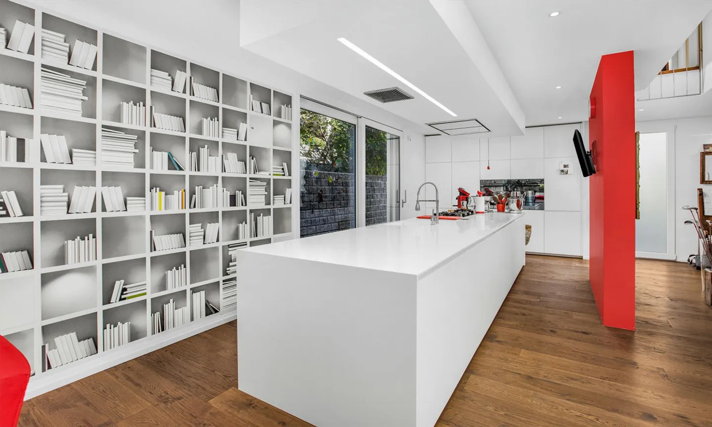 EXKLUSIVE DESIGN-VILLA MIT 6.5 ZIMMERN IN TAVERNE - TORRICELLA - Foto 2 von 9