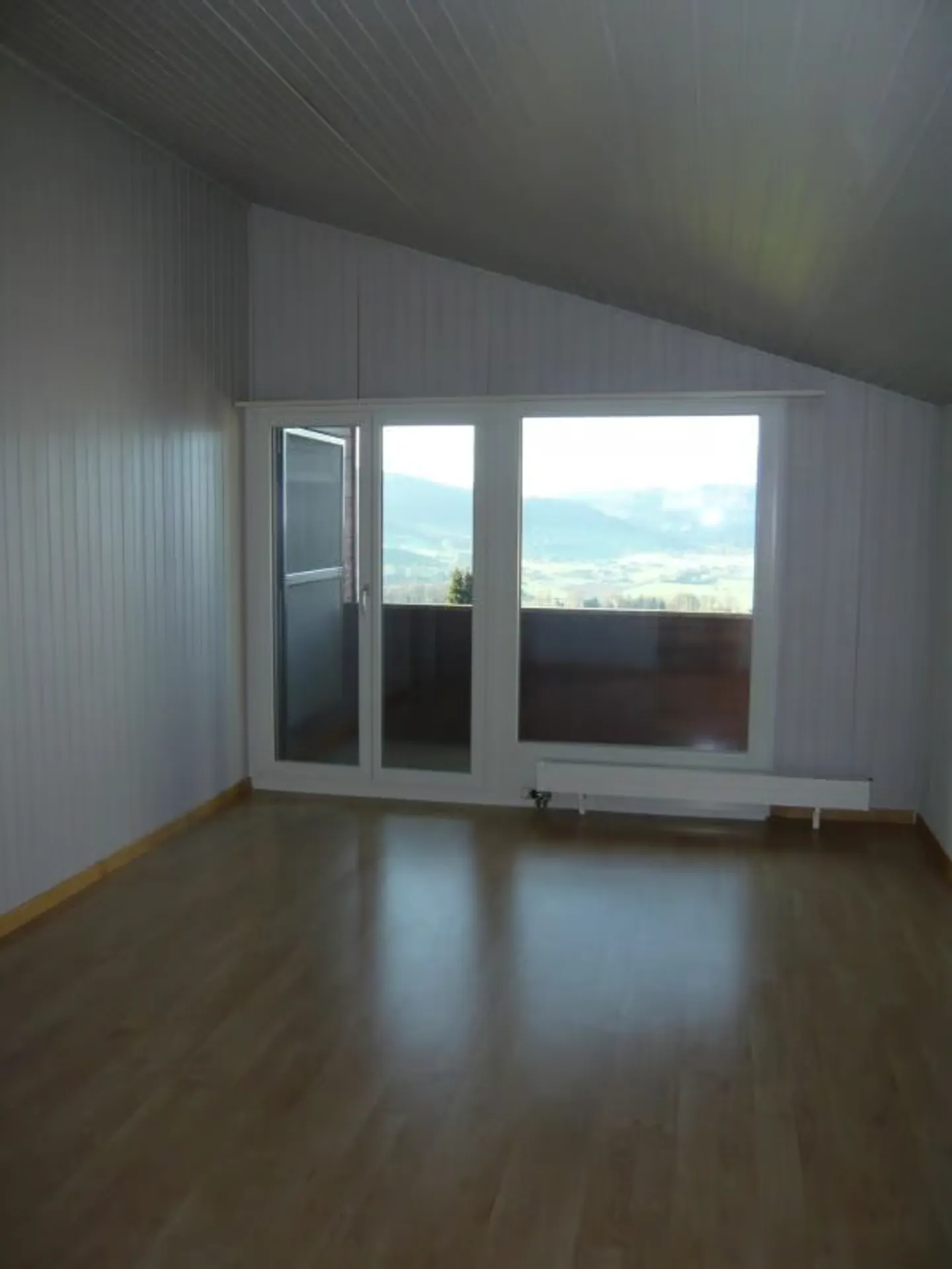Sonnige 2-Zimmer-Wohnung mit Aussicht - Foto 2 von 5