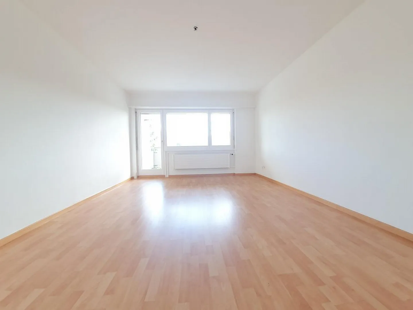 Modern, beautiful apartment in a central location - Photo 2 of 10