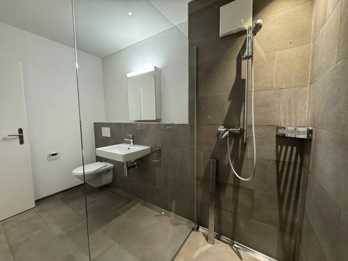 Bright 2.5 room apartment with wide views and large balcony - Photo 7 of 10