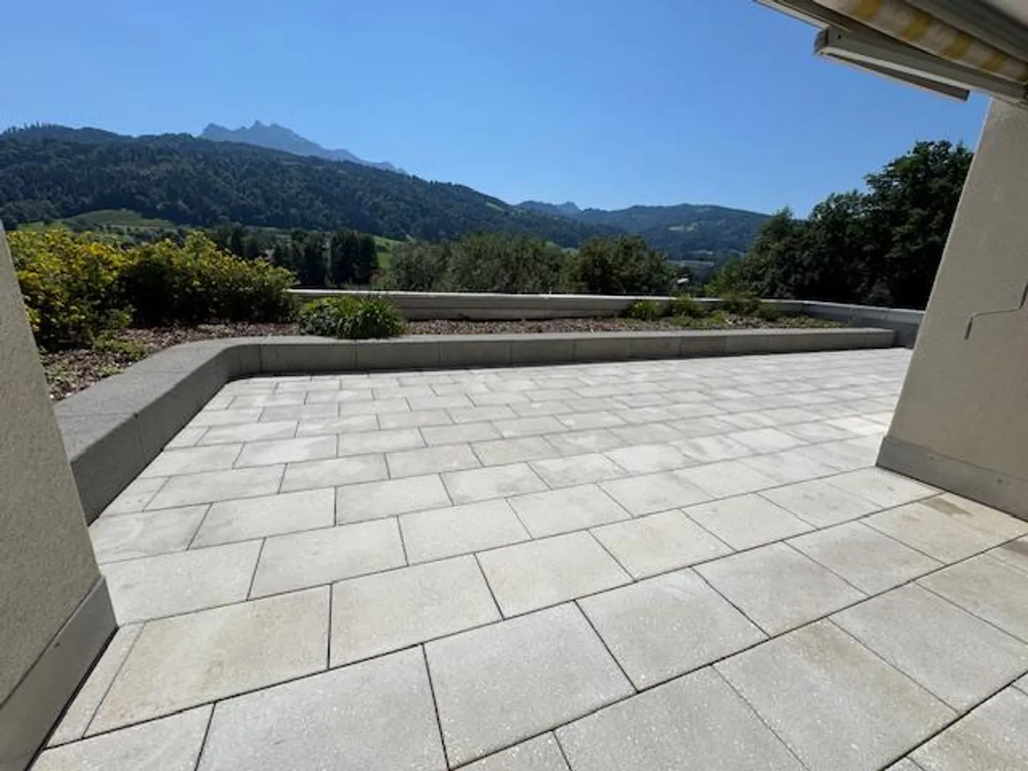 Incantevole casa a terrazza di 5 1/2 stanze in posizione top a Kriens - Foto 2 di 13