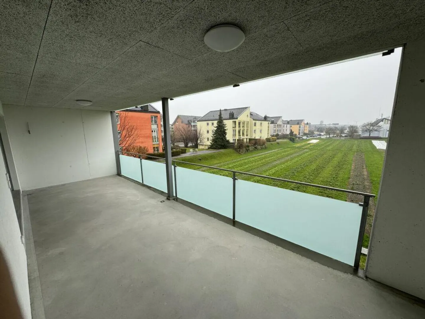 Bright 2.5 room apartment with wide views and large balcony - Photo 10 of 10