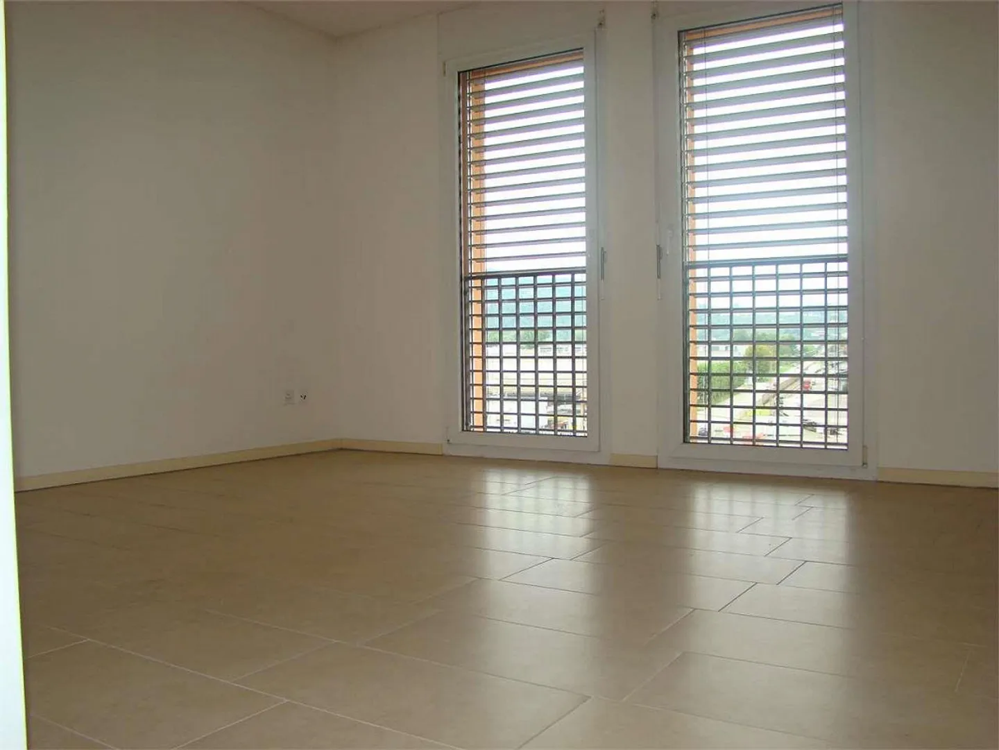 Penthouse spacieux et lumineux de 4,5 pièces à Chiasso avec vue dégagée - Photo 13 sur 13