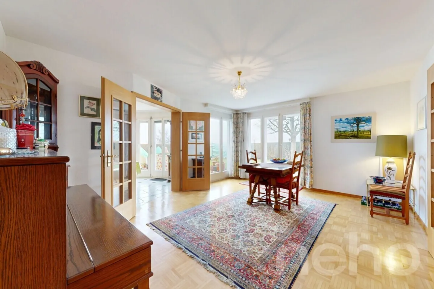 Casa unifamiliare ben tenuta con grande terreno - Foto 2 di 10