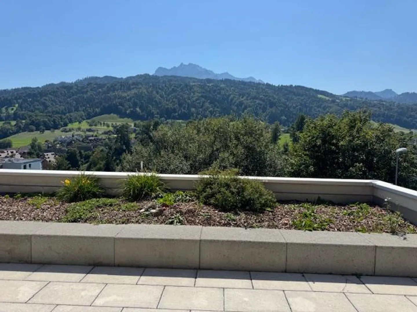 Incantevole casa a terrazza di 5 1/2 stanze in posizione top a Kriens - Foto 4 di 13