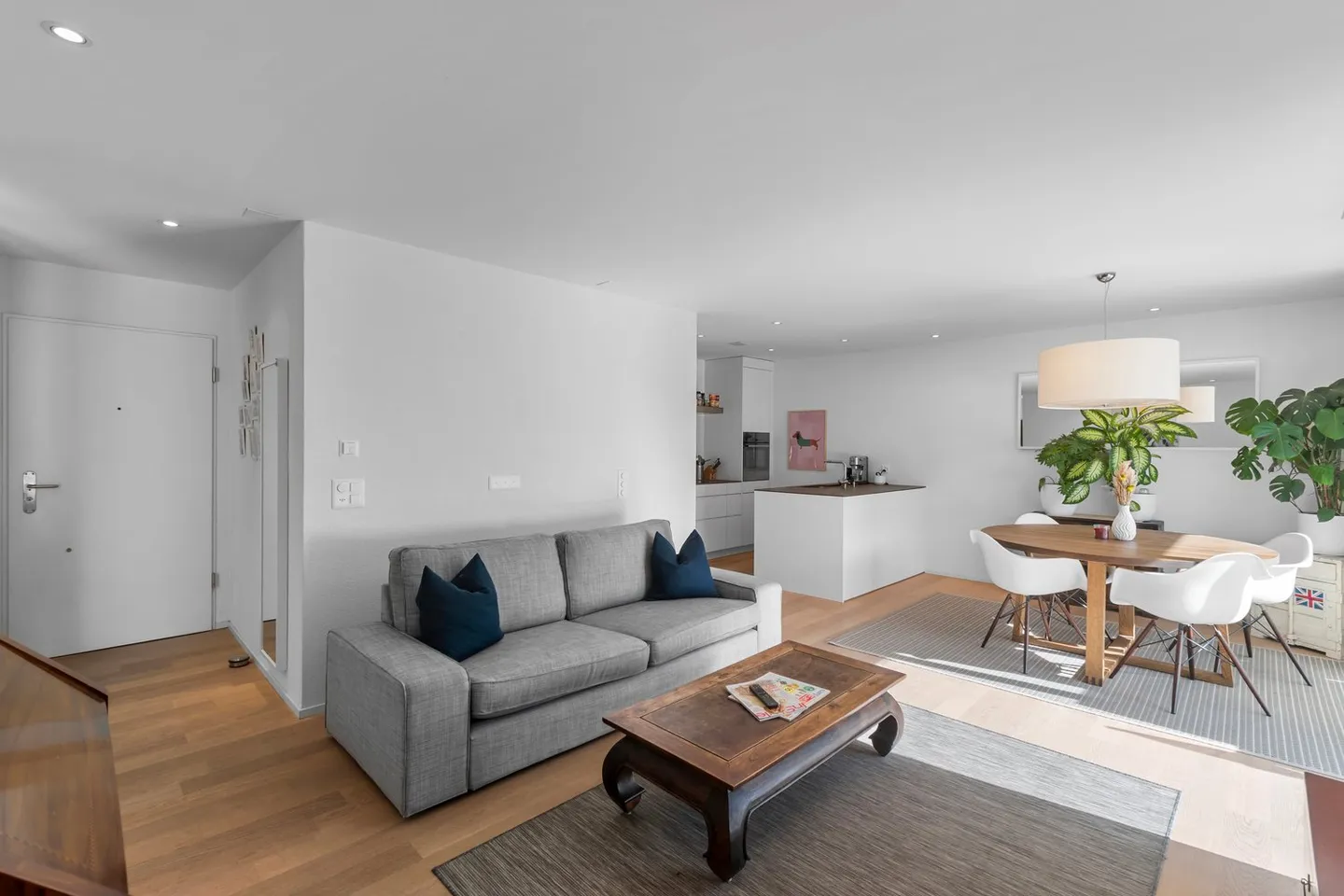 Appartement élégant de 2,5 pièces – prix incluant une place de parking, une salle de loisirs et un grand compartiment de cave - Photo 2 sur 14