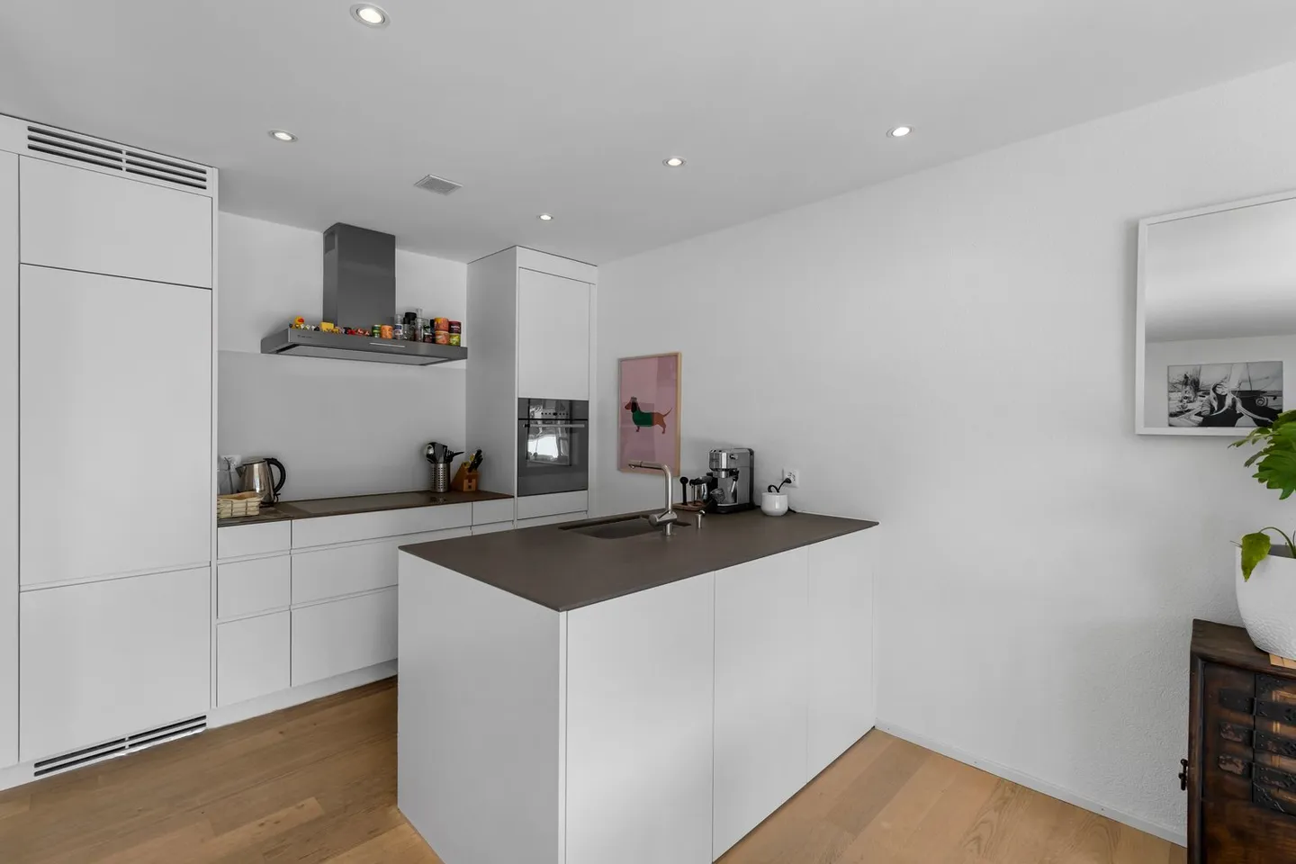 Appartement élégant de 2,5 pièces – prix incluant une place de parking, une salle de loisirs et un grand compartiment de cave - Photo 9 sur 14