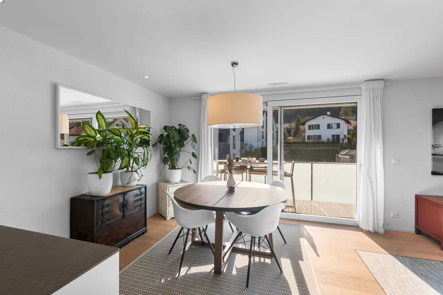 Appartement élégant de 2,5 pièces – prix incluant une place de parking, une salle de loisirs et un grand compartiment de cave - Photo 3 sur 14