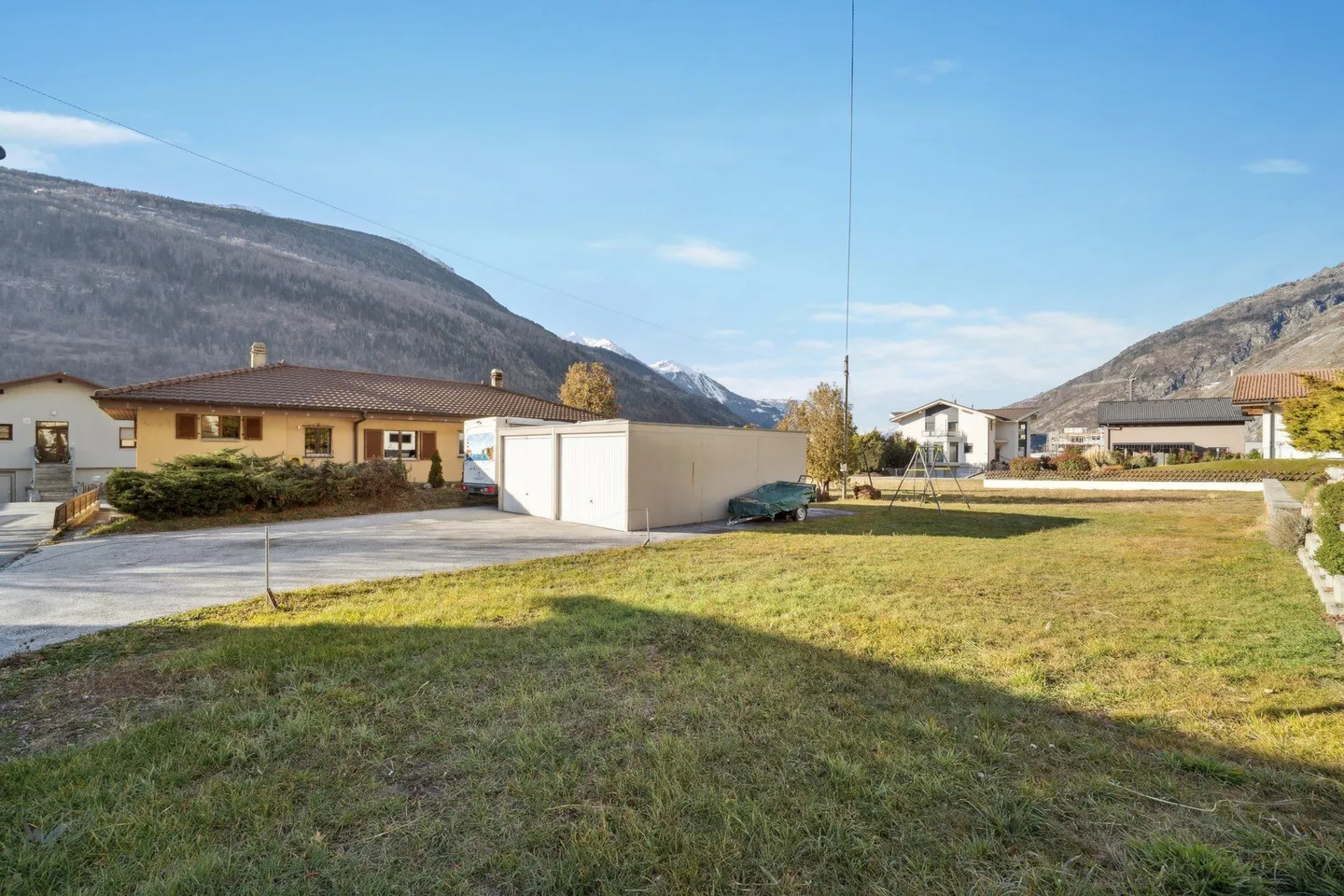 Detached 5.5-room single-family house in Niedergesteln VS with building land reserve - Photo 2 of 17