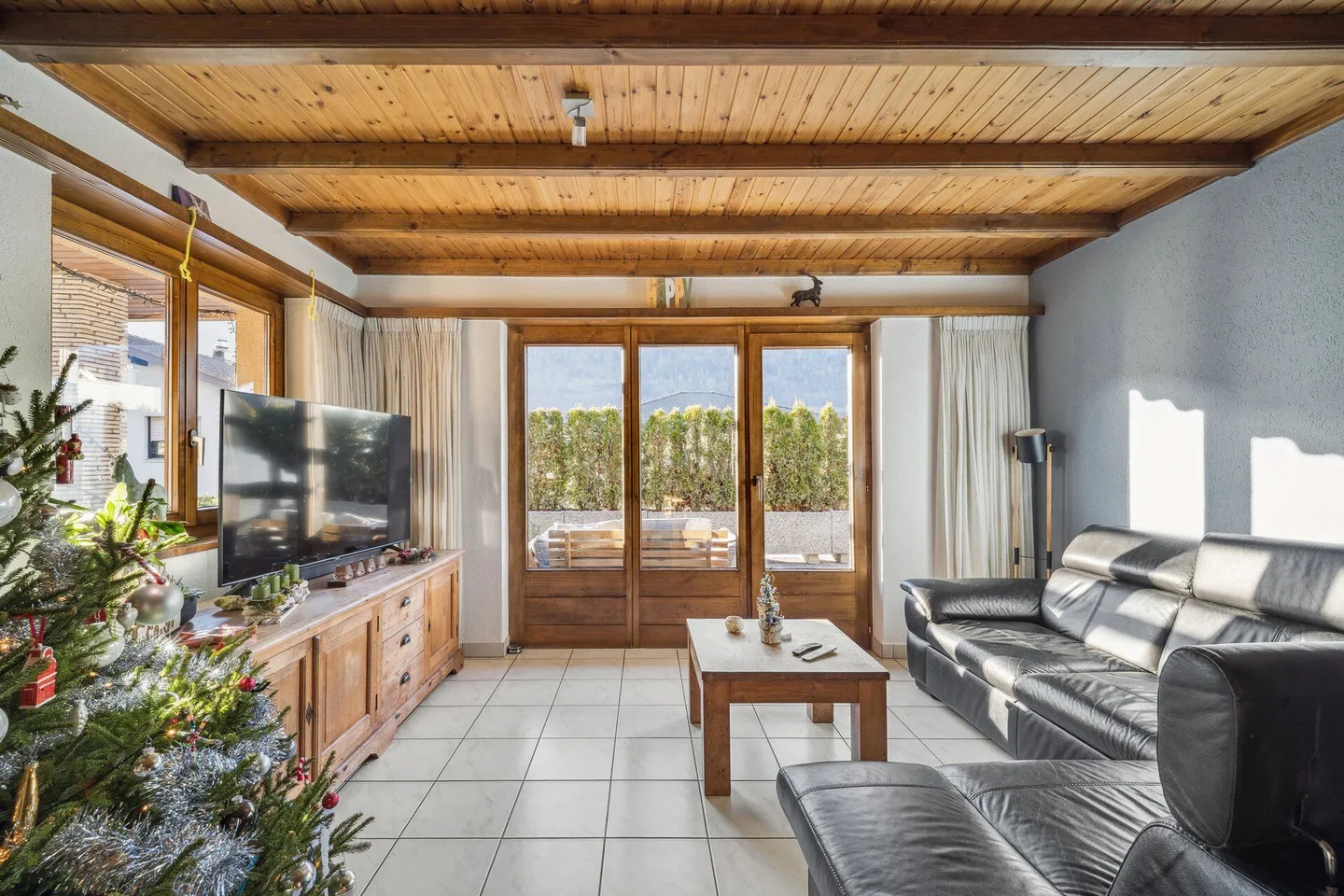 Detached 5.5-room single-family house in Niedergesteln VS with building land reserve - Photo 3 of 17