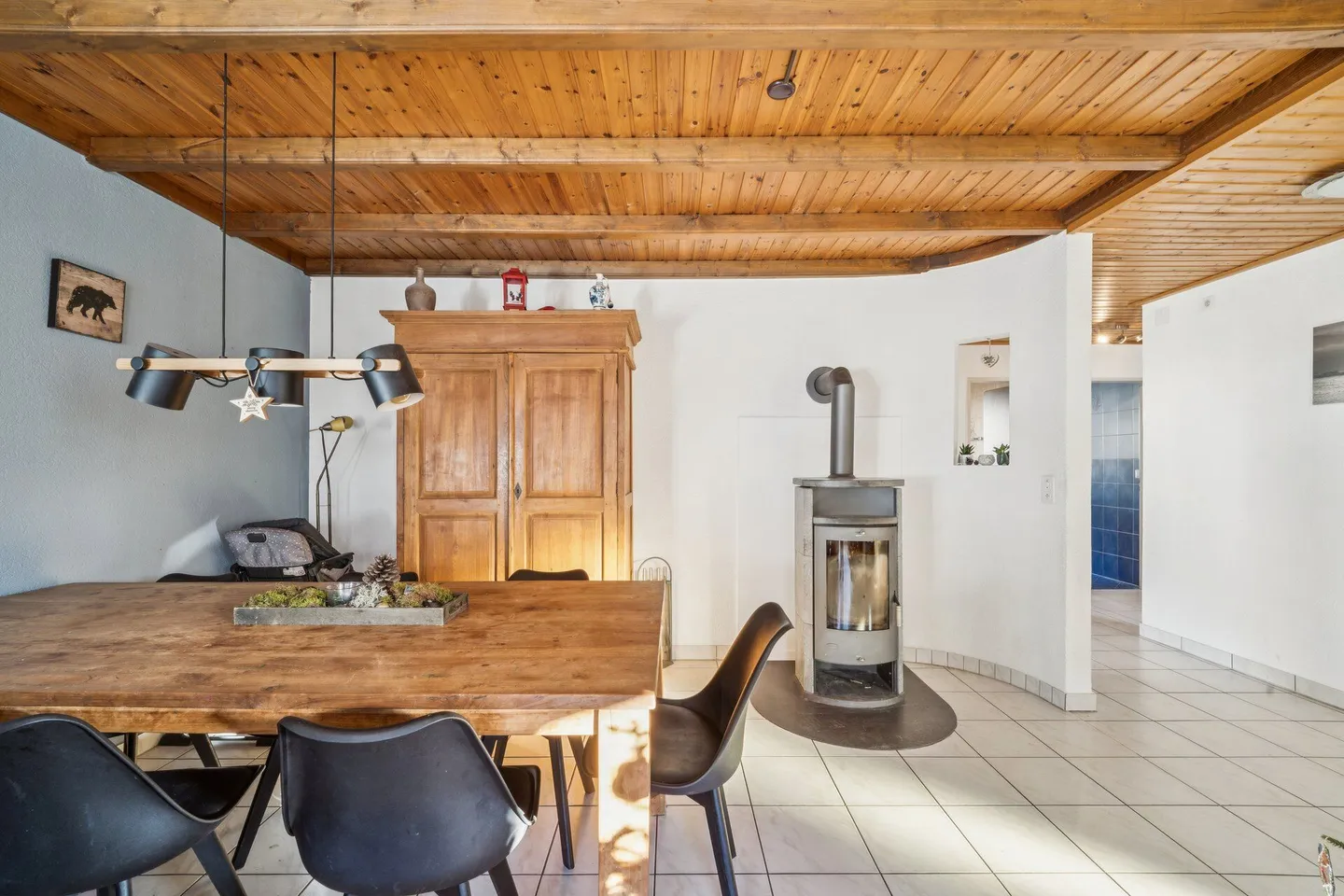 Detached 5.5-room single-family house in Niedergesteln VS with building land reserve - Photo 4 of 17