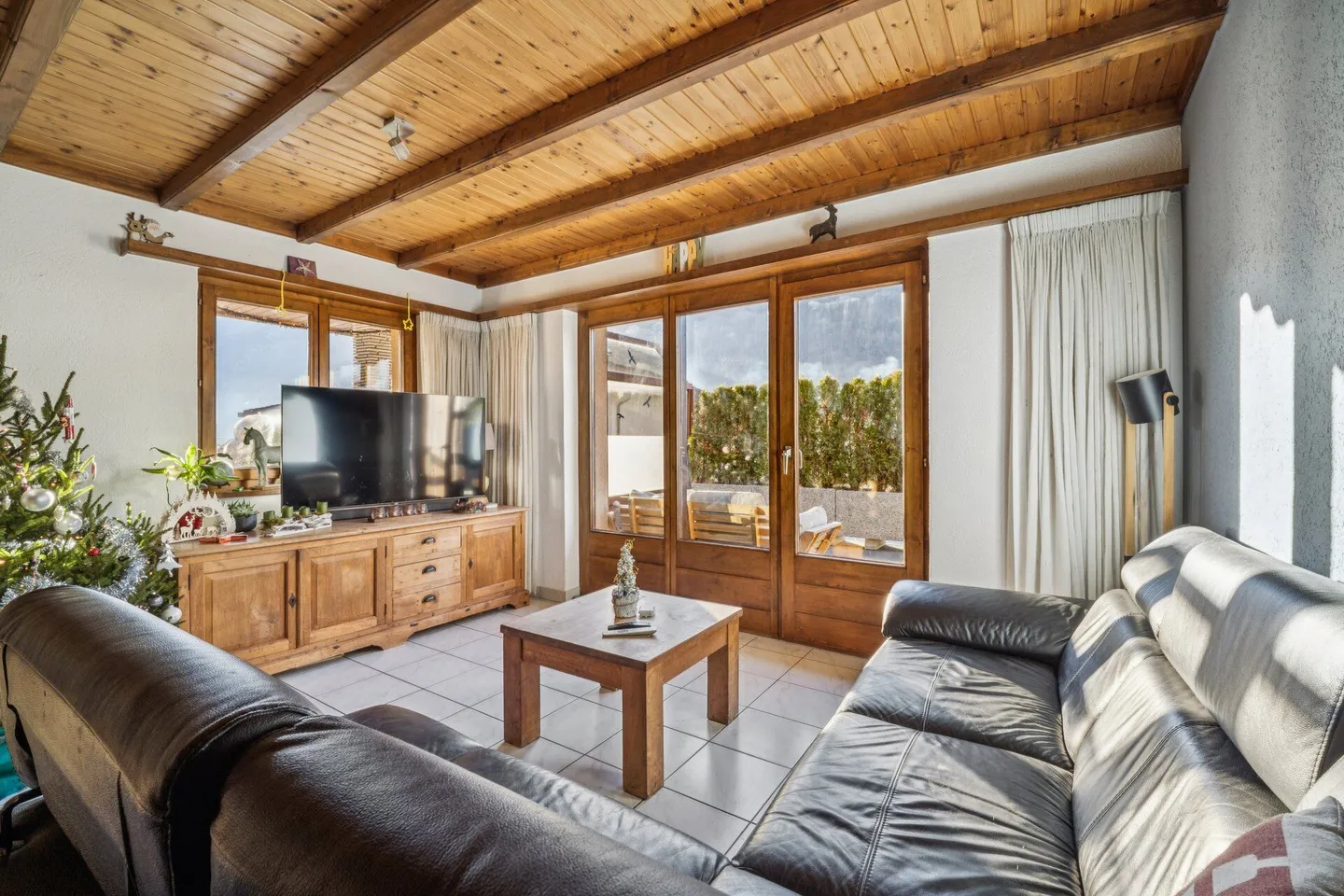 Detached 5.5-room single-family house in Niedergesteln VS with building land reserve - Photo 5 of 17