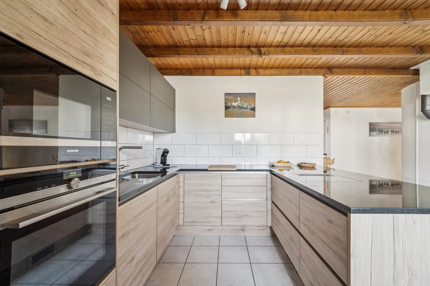 Detached 5.5-room single-family house in Niedergesteln VS with building land reserve - Photo 7 of 17