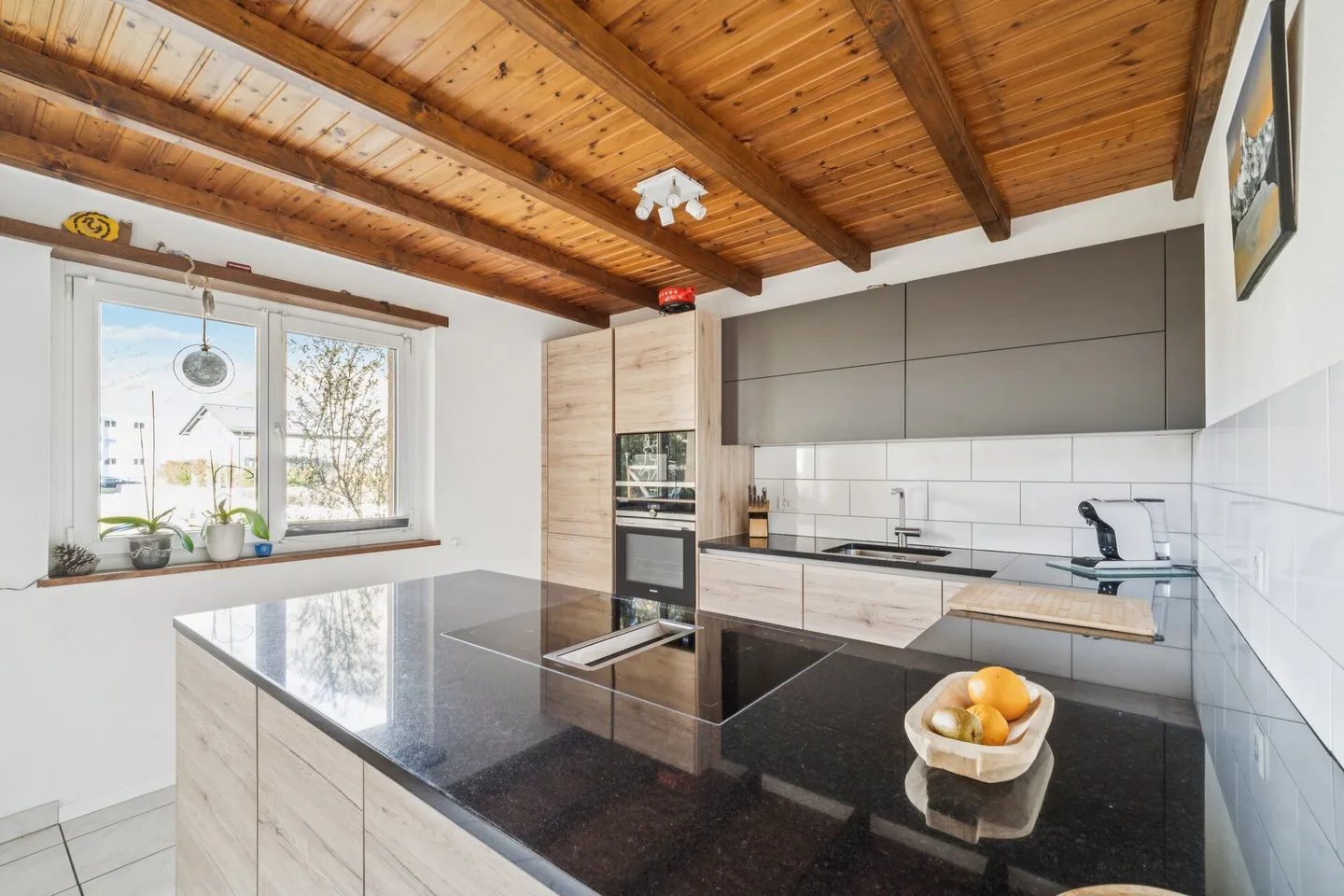 Detached 5.5-room single-family house in Niedergesteln VS with building land reserve - Photo 8 of 17