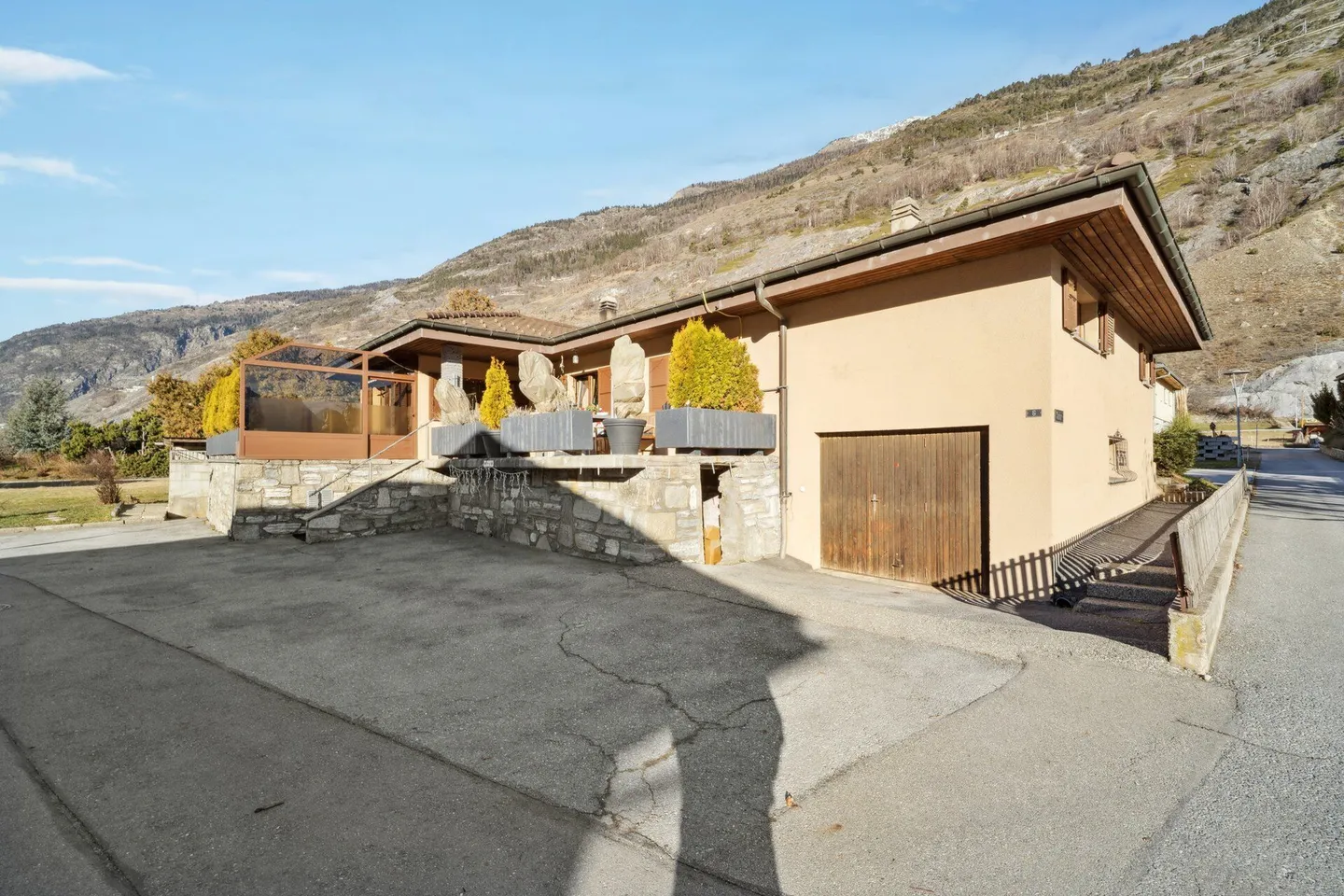 Detached 5.5-room single-family house in Niedergesteln VS with building land reserve - Photo 15 of 17