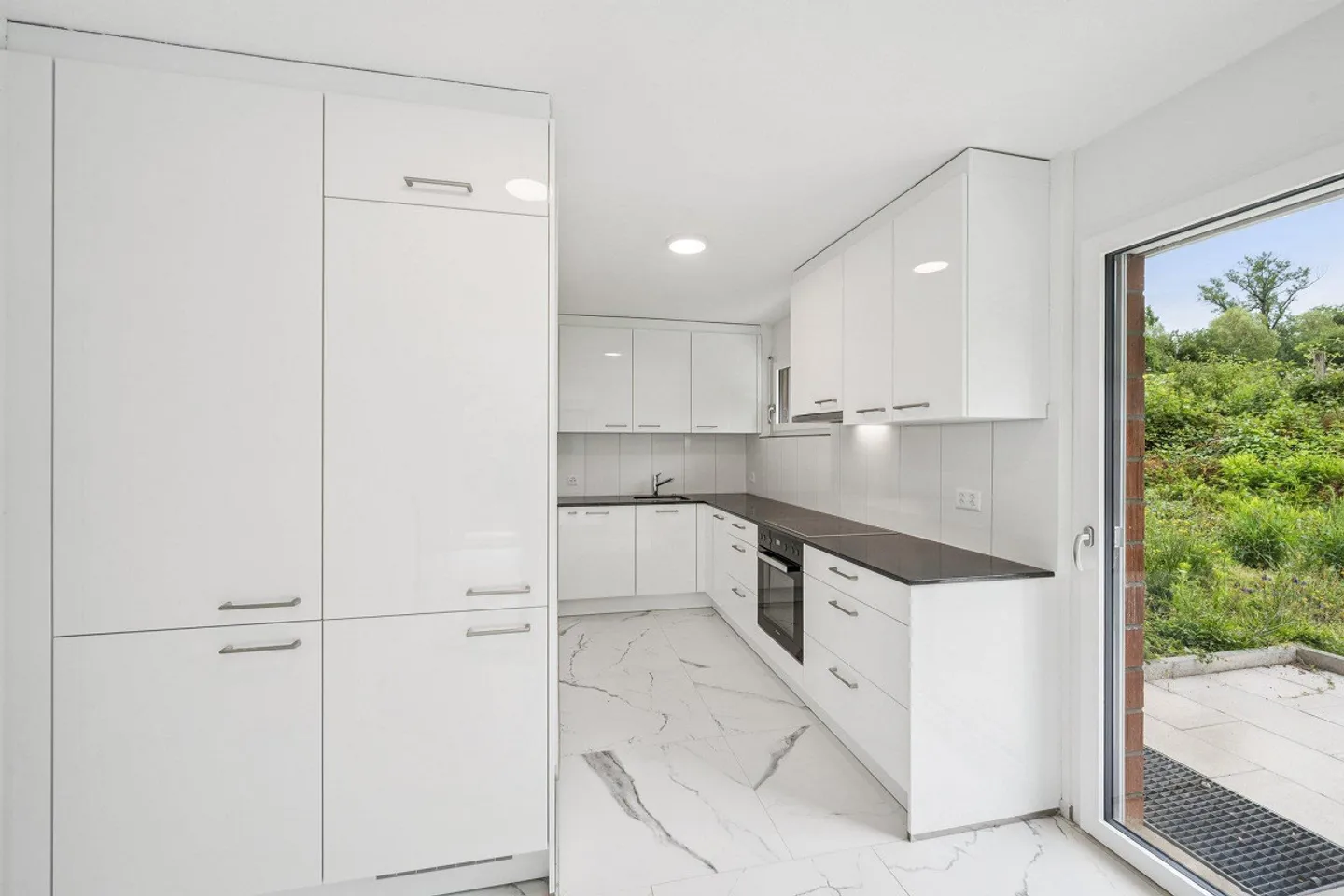 Modern Single-Family Home with Apartment - Photo 4 of 20
