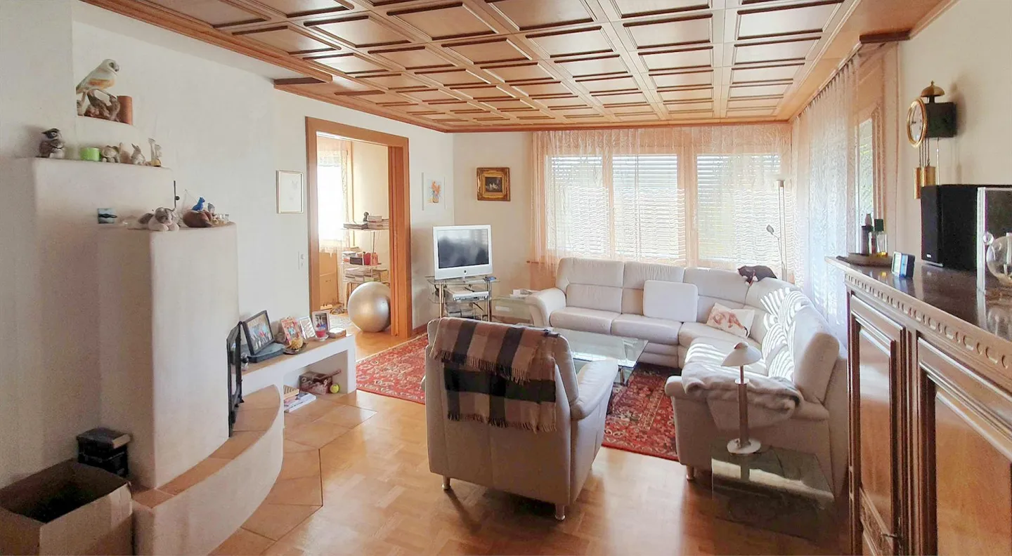 7 ½ Room Single-Family Home in a Prime Location with Renovation Project - Photo 5 of 5