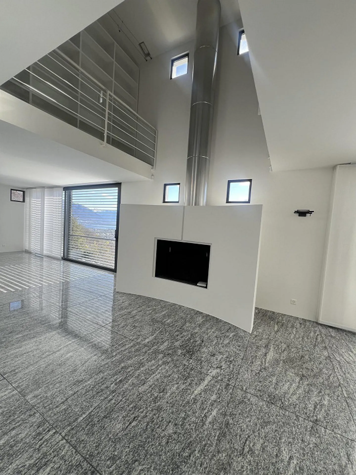 Elegant Villa with Lake View - Photo 5 of 11