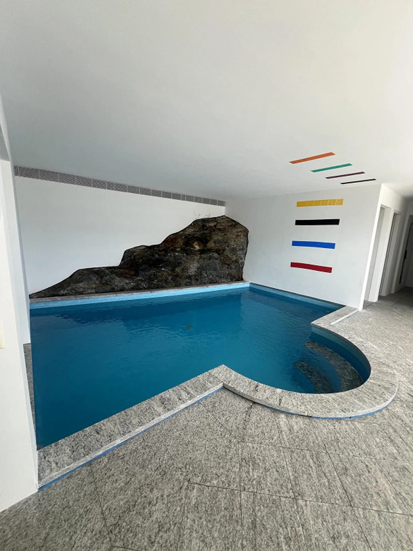 Elegant Villa with Lake View - Photo 8 of 11