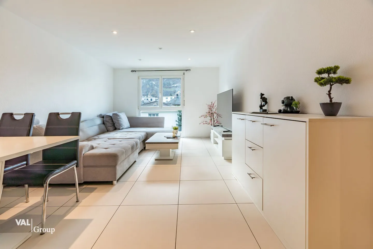 Comfortable living in the center close to Lonza and the train station - Photo 2 of 12