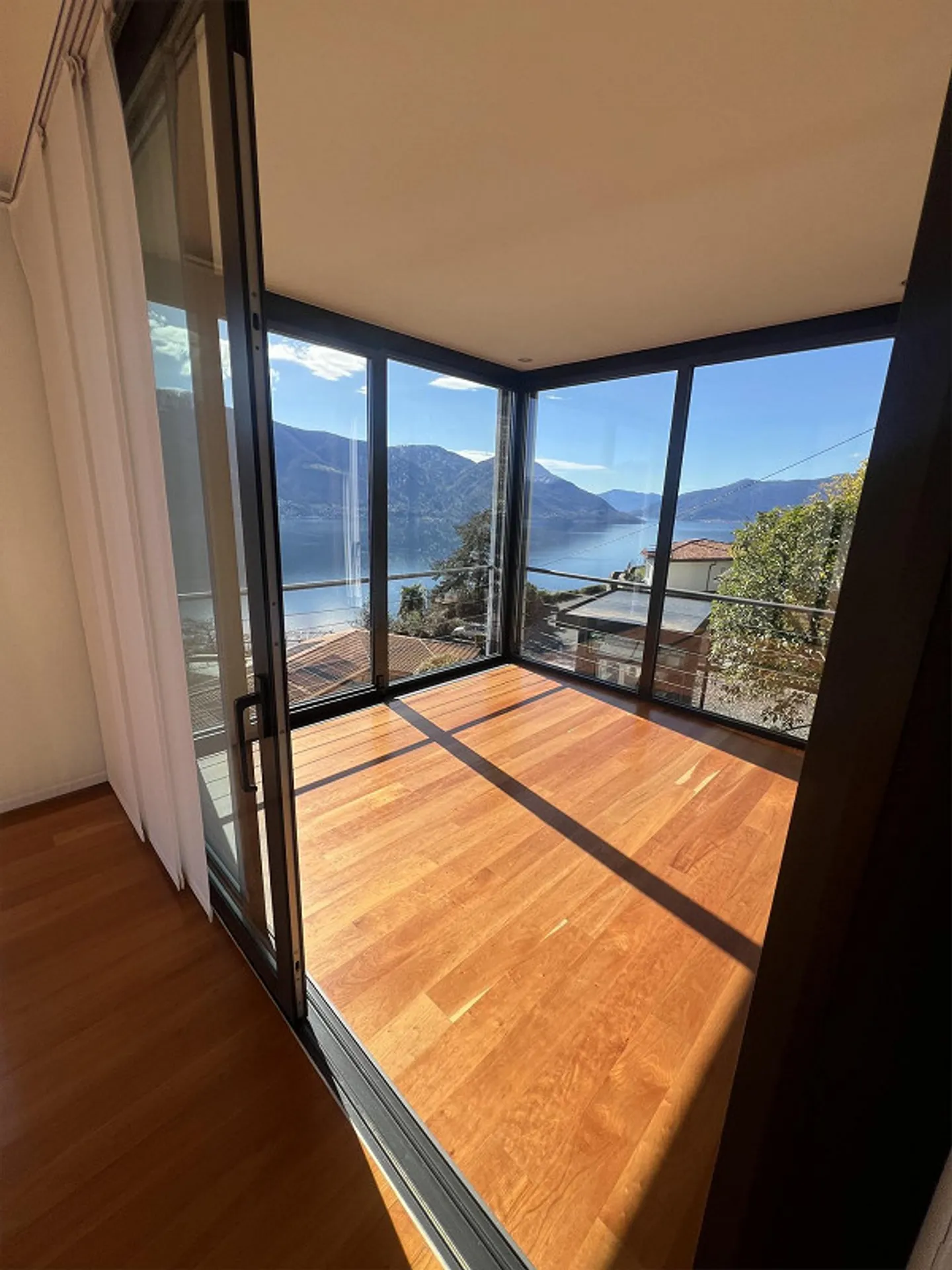 Elegant Villa with Lake View - Photo 9 of 11