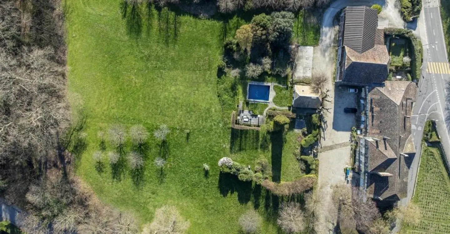 Superb estate with great potential! - Photo 2 of 7