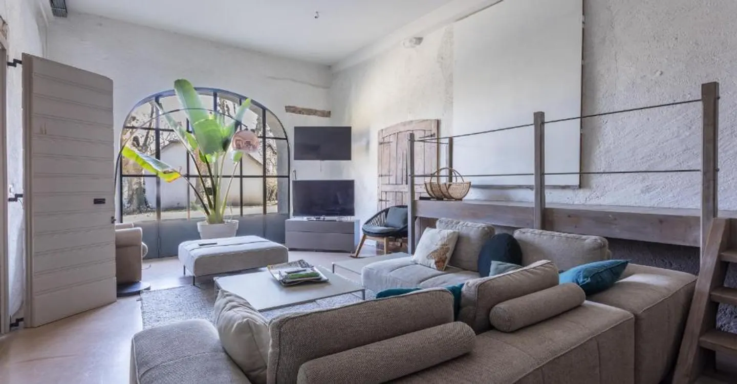 Superb estate with great potential! - Photo 3 of 7