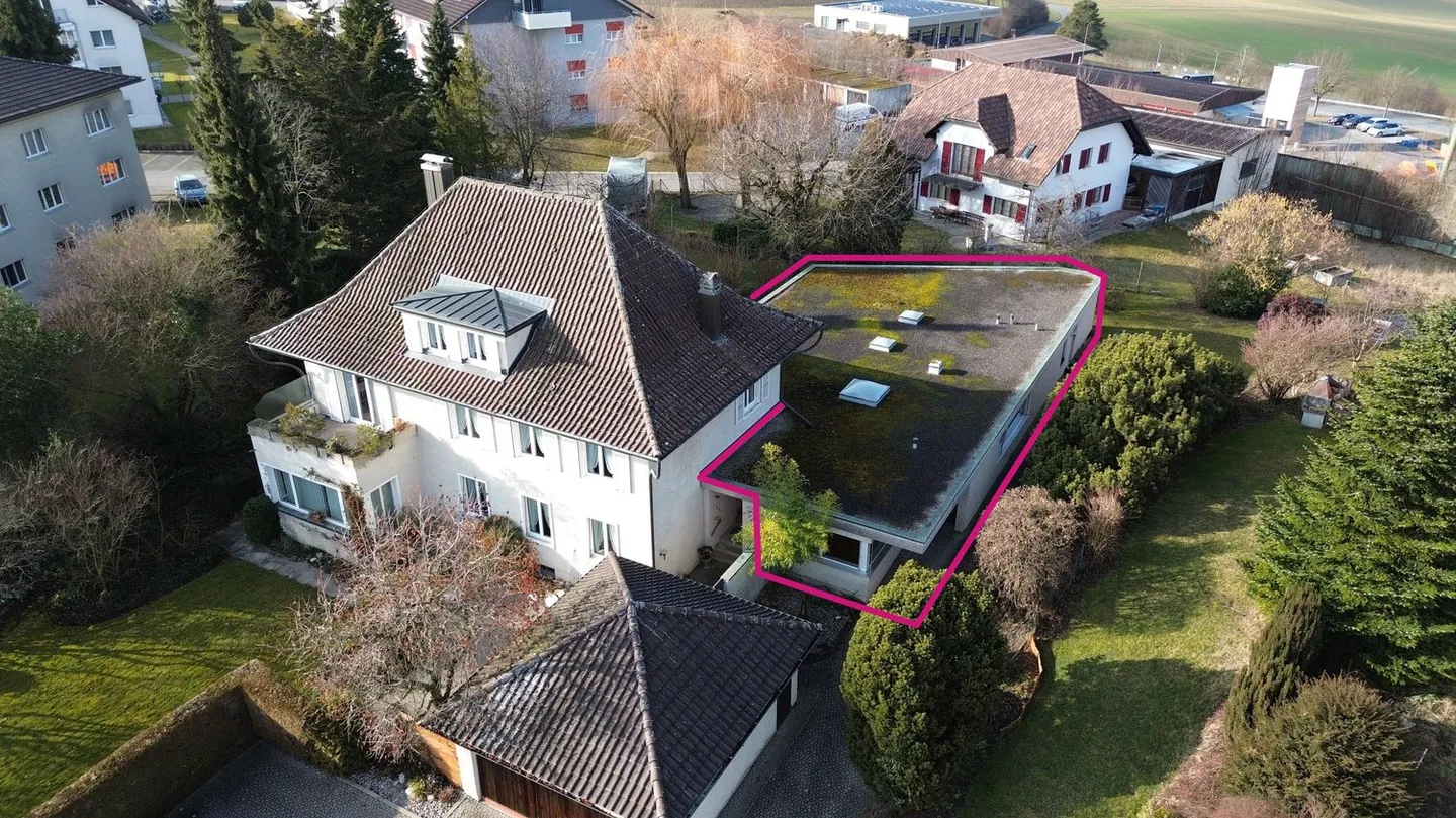 Lumineux espace de pratique/bureau de 165 m² avec places de parking à Wünnewil - Photo 1 sur 13