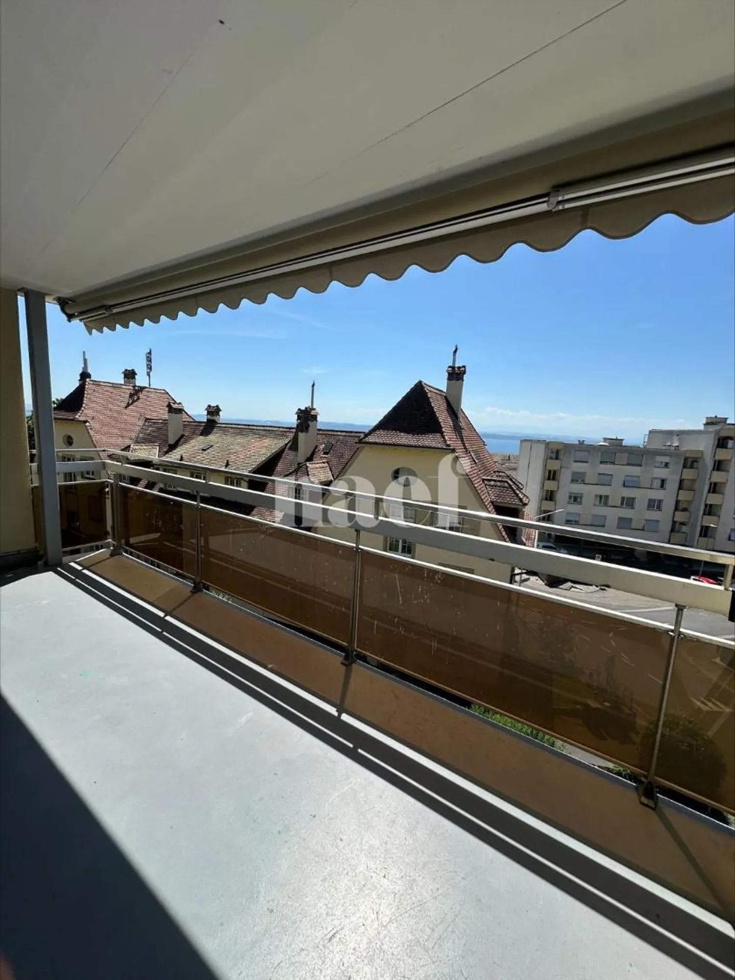 Apartment with 5.5 rooms on the third floor - Photo 3 of 9
