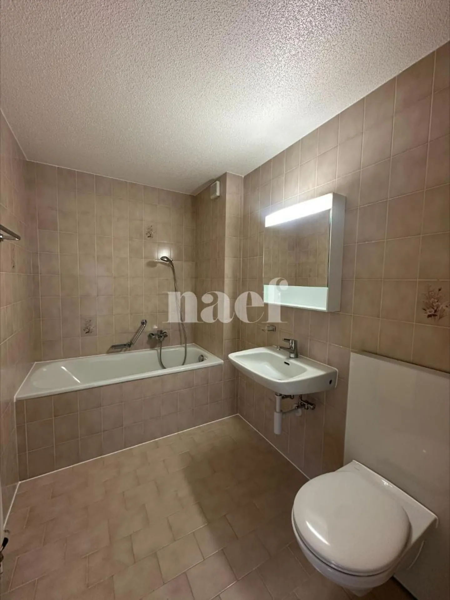 Apartment with 5.5 rooms on the third floor - Photo 8 of 9