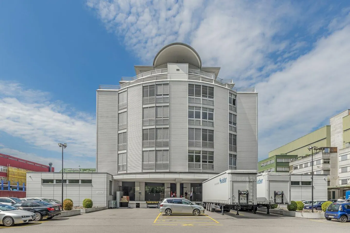 Representative office space including spacious roof terrace - Photo 1 of 3